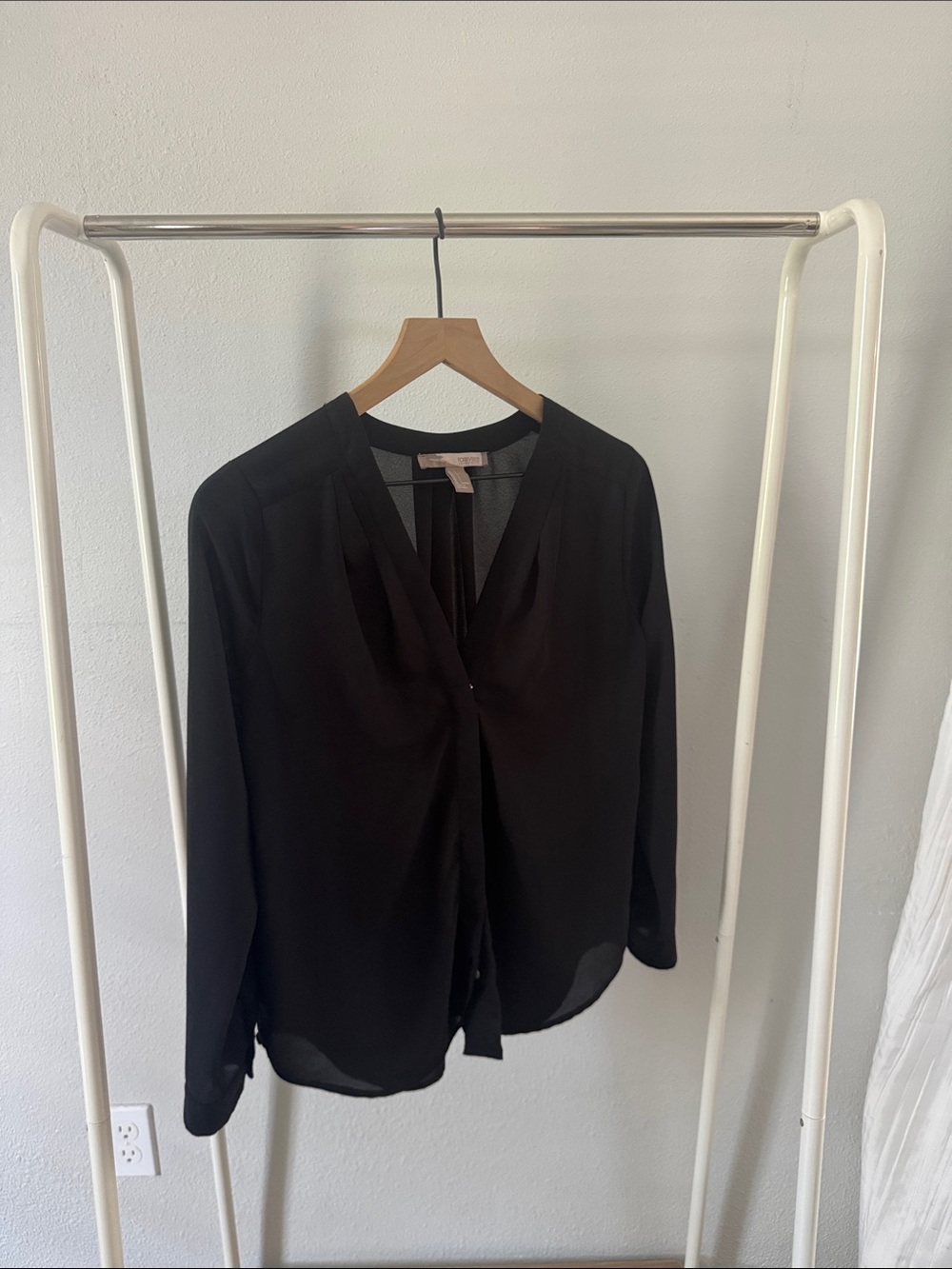 Forever 21 Black V-Neck Button Front Blouse